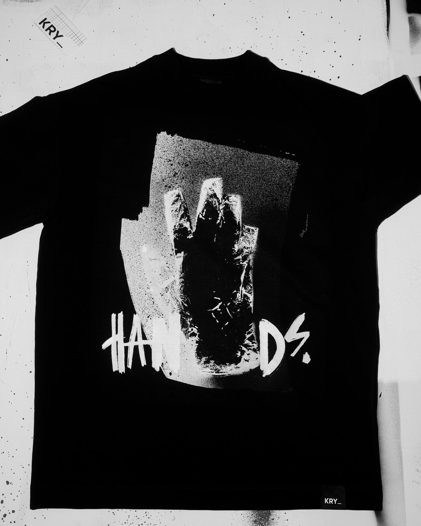 T-SHIRT_unisex_hands